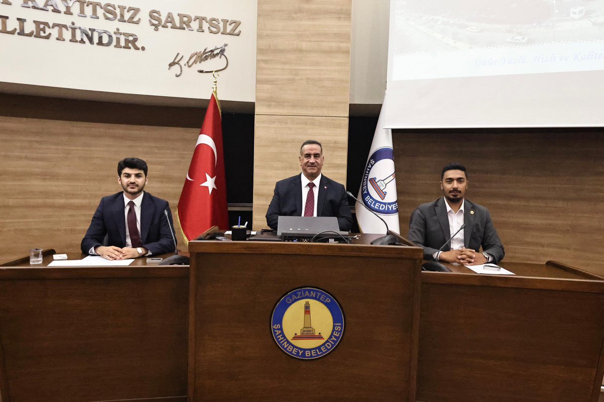 Başkan Vekilimiz <a href="/cumaguzel27/">Cuma Güzel</a> Başkanlığında Eylül ayı Meclis toplantısının ilk oturumunu gerçekleştirdik.

Meclis Üyelerimizle birlikte daha güçlü bir Şahinbey için çalışmaya devam ediyoruz.

Toplantıda alınan kararların ilçemize hayırlı olmasını diliyoruz.

#Şahinbey #Gaziantep