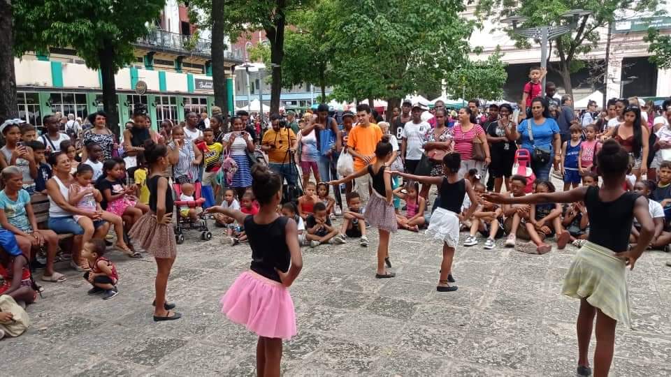 GHNordelo5's tweet photo. Se llenó de alegría el Parque Fe del Valle, en el boulevard de San Rafael, y nuestros niños se divirtieron en el cierre de este verano. #Cuba #CDRCuba #SomosDelBarrio https://t.co/ZA1HFxnZfE
