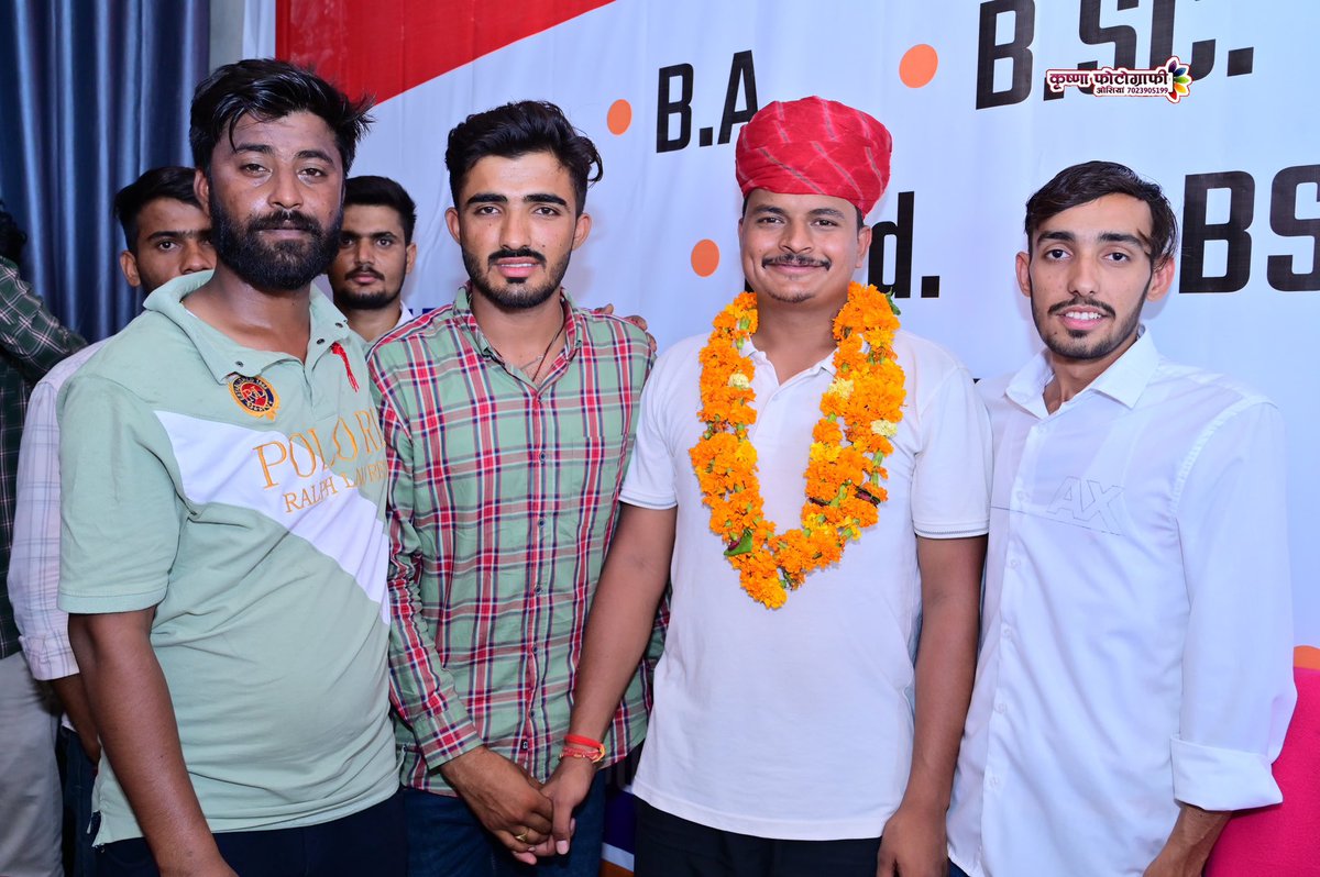 AshokBana02's tweet image. ओसियां ऑफिस पहुँचने पर छात्र नेता भाई @ShubhamRewar4U का स्वागत 😍
#URB