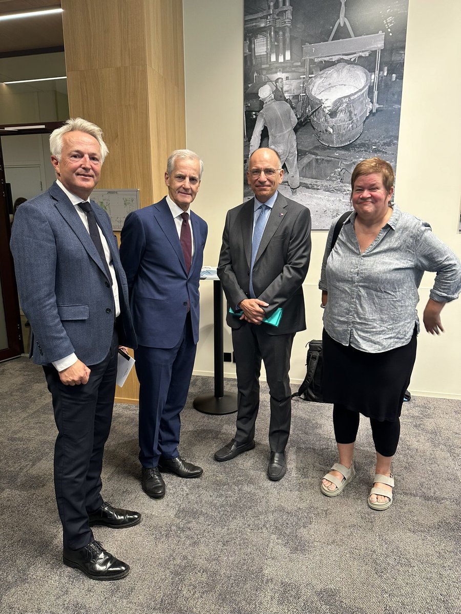 kunglat's tweet photo. Big thanks for visiting Oslo 🇳🇴  @EnricoLetta, President of @DelorsInstitute and Former Prime Minister of the Italian Republic. Very important and useful insights and exchanges with 🇳🇴 partners and #TeamEurope🇪🇺 in Oslo on the future of the shared #EEA Single Market. https://t.co/sVXqIJwm9h