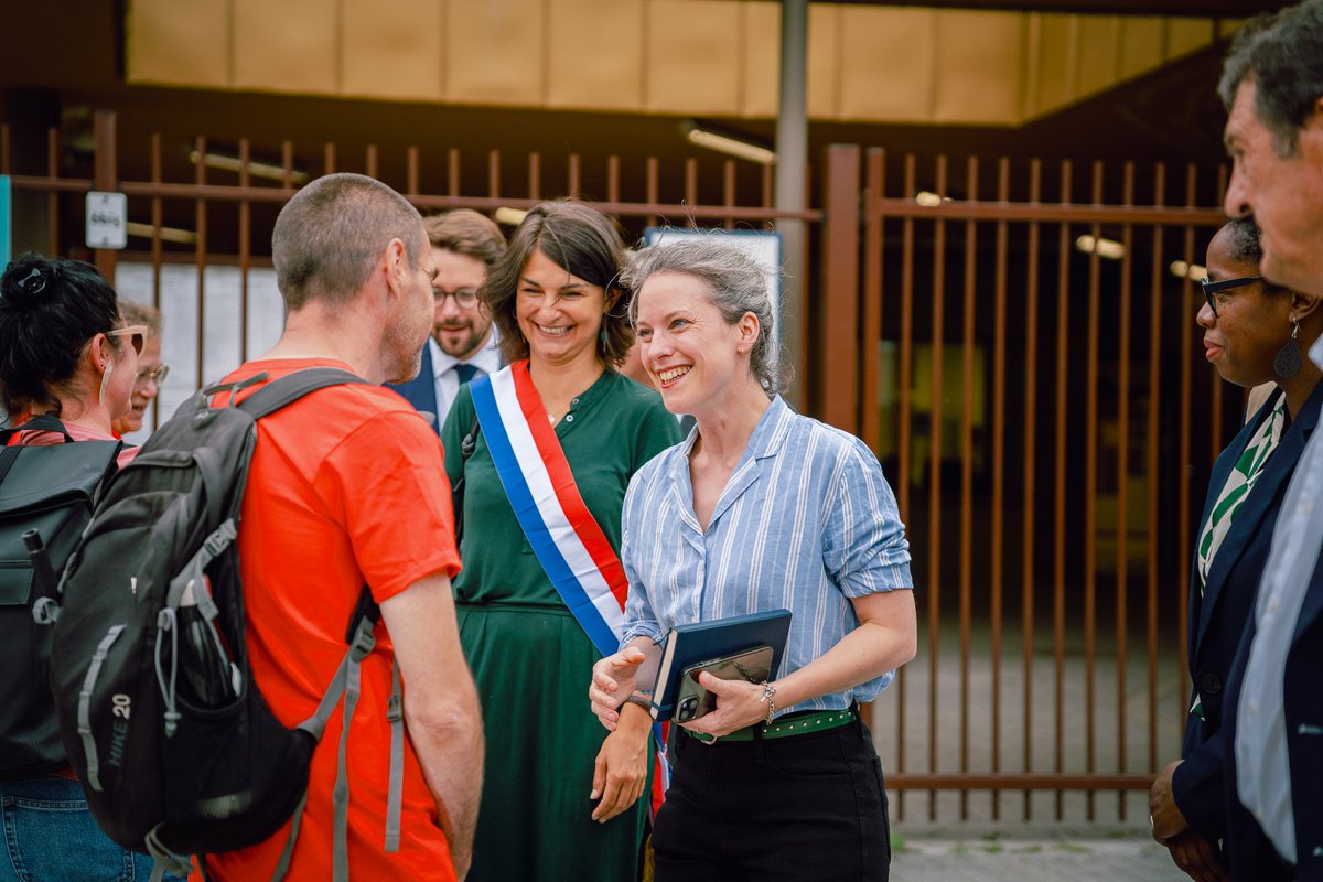 TrouveAurelie's tweet photo. Déplacement à La Courneuve avec @CastetsLucie et des élus du #NFP

Nous avons échangé avec les syndicats et associations de parents d’élèves, tous sont en colère ! 

L'école publique dans le 93 et ailleurs a besoin de notre mobilisation et d'un grand plan d'urgence ! https://t.co/AjWZ8LLRRi
