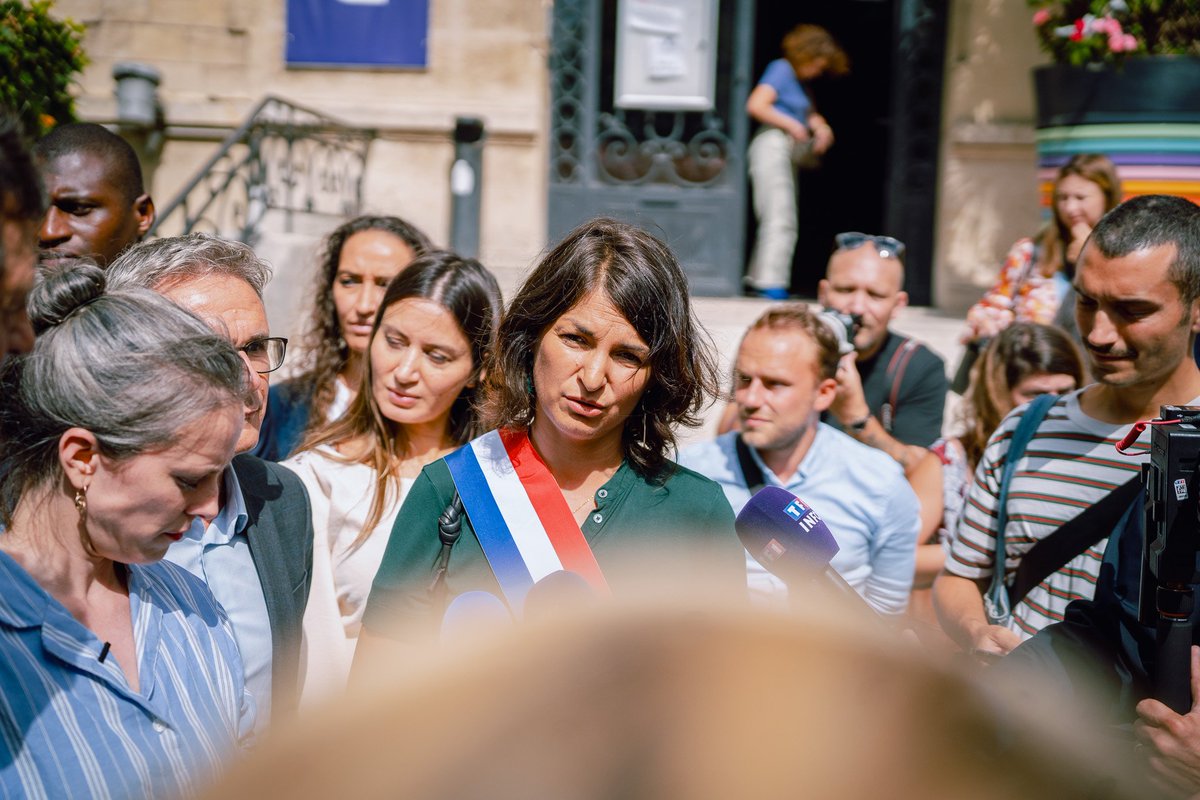 TrouveAurelie's tweet photo. Déplacement à La Courneuve avec @CastetsLucie et des élus du #NFP

Nous avons échangé avec les syndicats et associations de parents d’élèves, tous sont en colère ! 

L'école publique dans le 93 et ailleurs a besoin de notre mobilisation et d'un grand plan d'urgence ! https://t.co/AjWZ8LLRRi