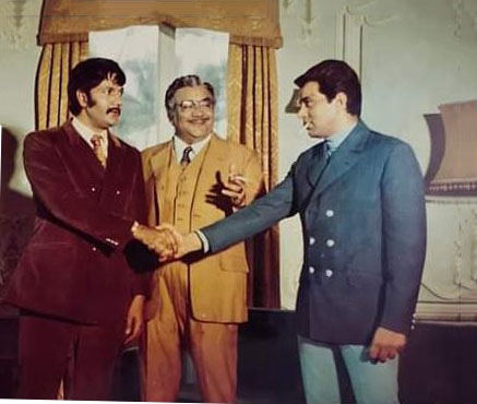 BombayBasanti's tweet image. Dharmendra with Prem Nath and Prem Chopra in this film scene.
Can you guess this movie?
#dharmendra #dharamji #premnath #premchopra #guessthemovie #bollywoodflashback