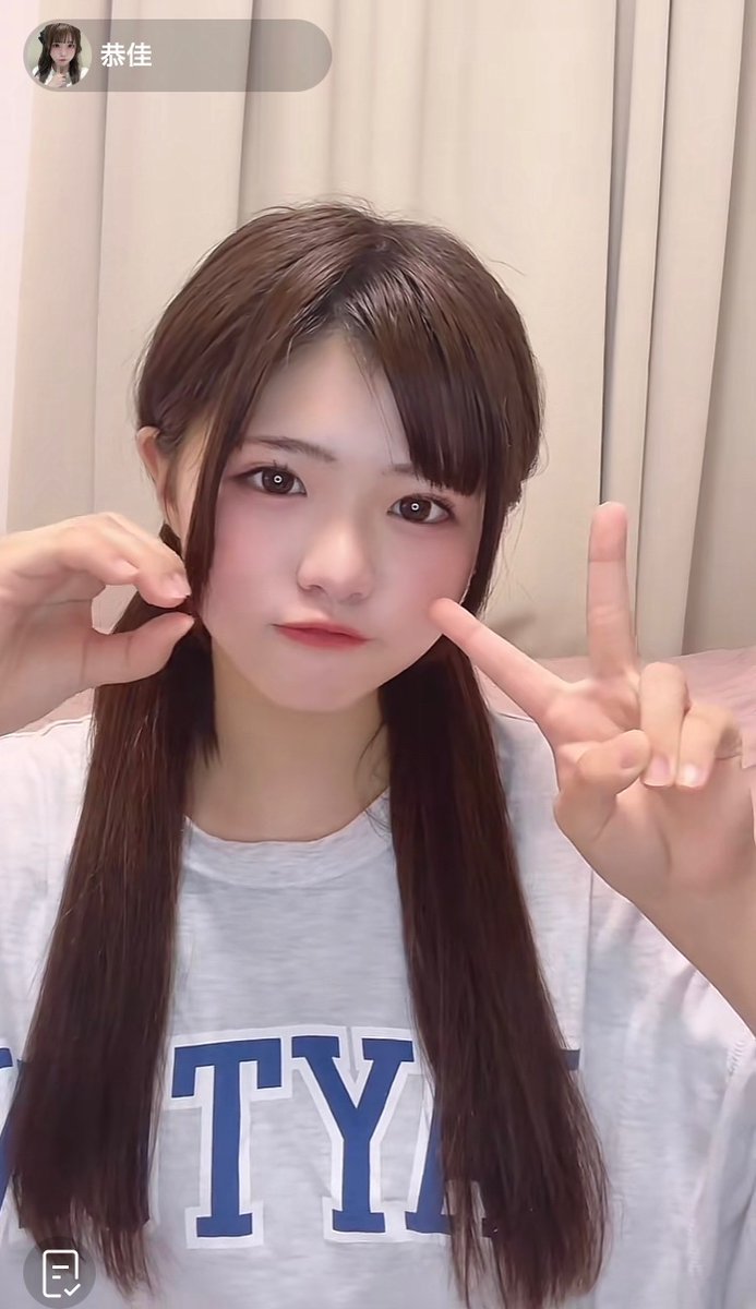 koko___o9's tweet photo. 20歳ポーズが2歳に！
きょーかは2歳のかわい子ちゃん♡
#今日のきょかたん  #月野恭佳 https://t.co/vcIwqP2jkS