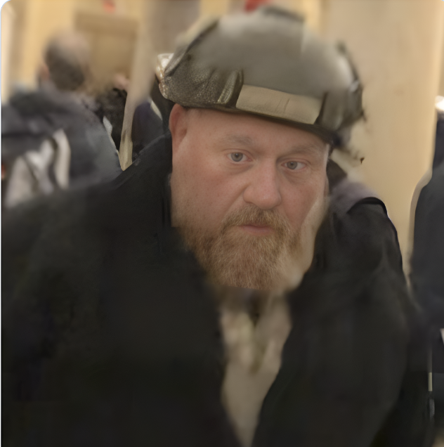 🔍🔍PLEASE RETWEET🔎🔎
#Consequences #Jan6thInsurrection
#FBI is seeking to identify this person involved at the U.S. Capitol on #Jan6
If this person looks familiar contact FBI at tips.fbi.gov or 1-800-225-5324.
REFERENCE # 513 AFO

CC: @BadBradRSR