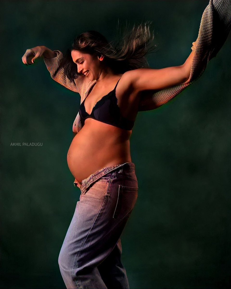 Xwithmahi's tweet photo. Ranveer Singh and Deepika Padukone’s maternity shoot 🥹♥️

Their magical love story 😍❤️

#DeepikaPadukone #RanveerSingh https://t.co/XaaBP76Gi8