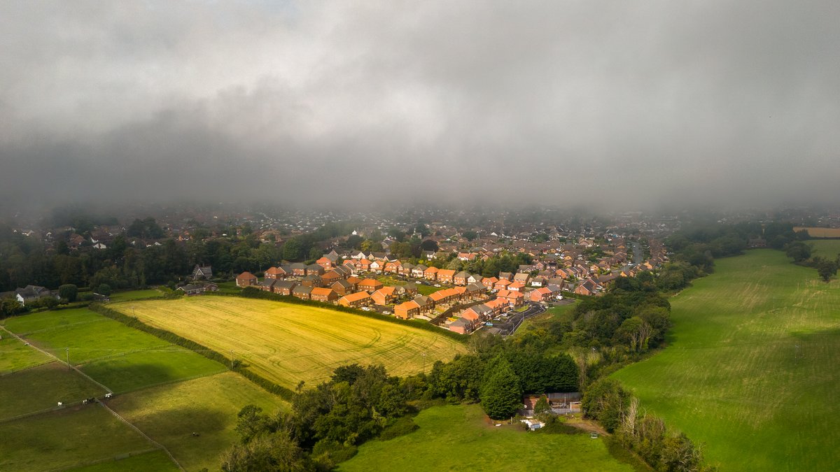 Proper mixture of weather today - rain, low cloud, mist and sunshine all coming together at #Abergele. <a href="/DerekTheWeather/">Derek Brockway - weatherman</a>