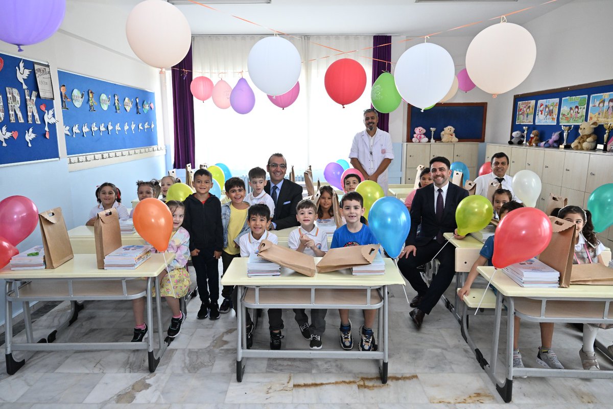 2024-2025 Eğitim-Öğretim yılı uyum programı Belediye Başkanımız ve Şube Müdürümüzün katılımı ile okulumuzda gerçekleştirildi. Çocuklarımızın heyecanına ortak olan Belediye Başkanımız Sn. Resul Emrah ŞAHAN ve Şube Müdürümüz Sn. Muammer DEMİRBAŞ 'a teşekkür ederiz.<a href="/sislimem/">Şişli İlçe Millî Eğitim Müdürlüğü</a>