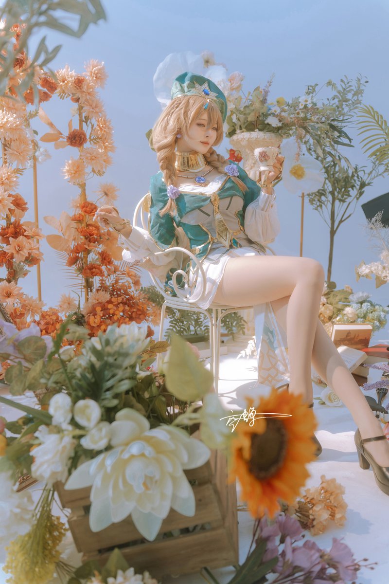 Utsusemi___'s tweet photo. #cosplay #cosplaygirl #genshin #genshincosplay #genshinimpactcosplay #genshinimpact #lisagenshinimpact #丽莎cos https://t.co/DxSRTZerj9