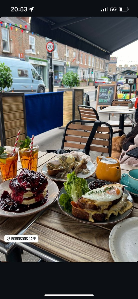 Robinsons Cafe tweet media