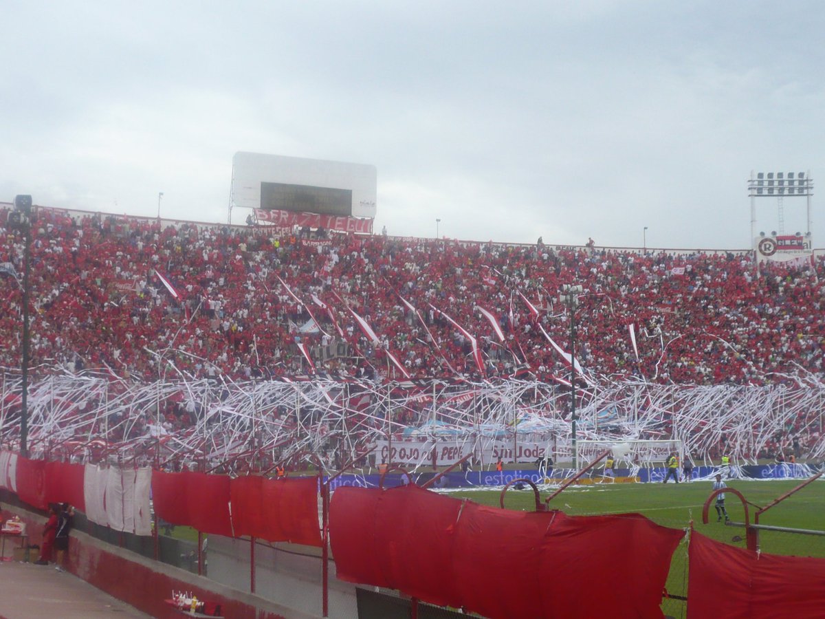 Clausura 2009 vs. Racing (2-0) - estos son recibimientos. No la payasada de los humos dentro de la cancha <a href="/siempreteseg/">Siempre te Seguiré</a>
