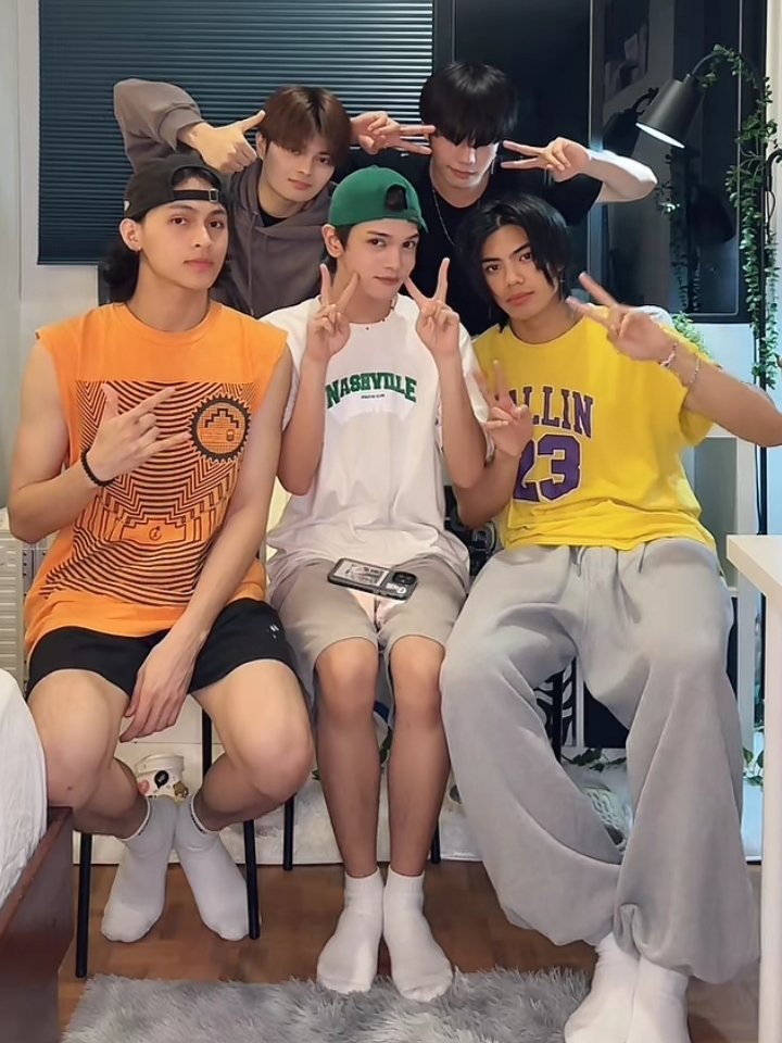dayonee_global's tweet photo. 090224 | New:ID TikTok Live 

#NEW_ID #뉴이드 https://t.co/YOX1Y2fR8b