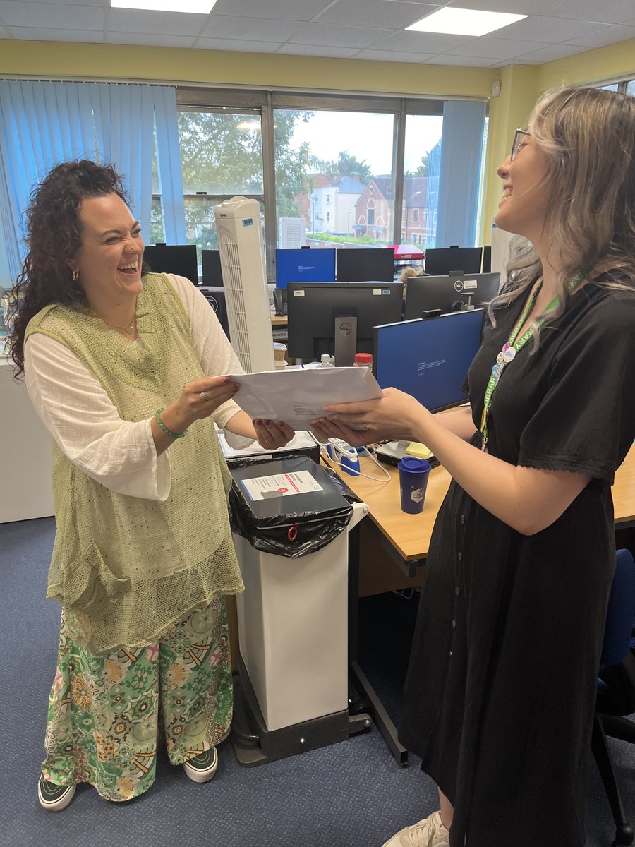 Jasmin has been busy delivering books for our Reading Challenge in the Redwood Education Centre today 📚