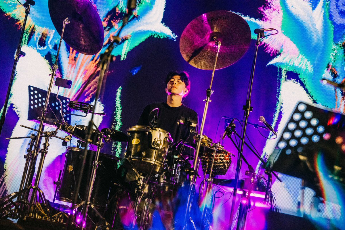 Mong Tong's First in Full Band Setting w/drummer White Wu.
Currently playing for Enno Cheng, Prairie WWWW, and Manic Sheep, is deeply immersed in alternative rock, experimental, psychedelic, noise, world, and improvisational music. 

Tickets: reurl.cc/GpxVoA