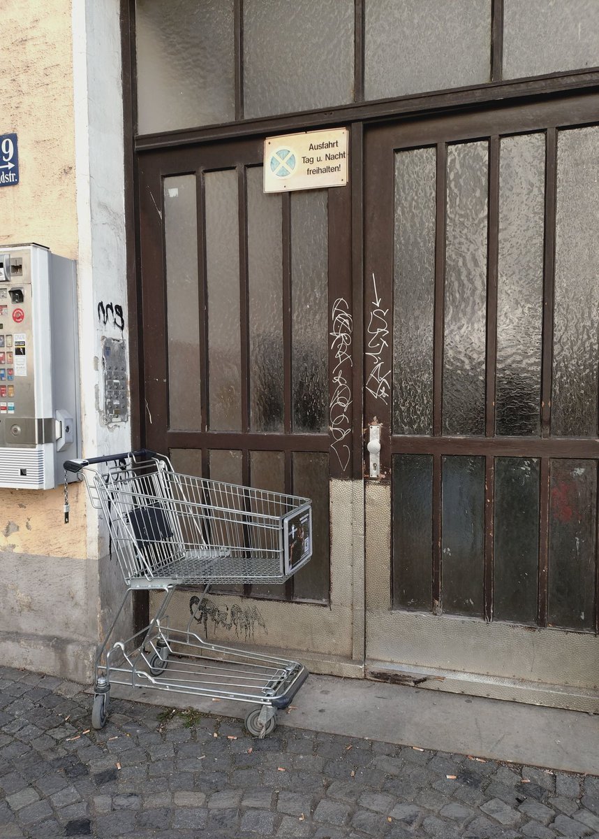 Harry, fahr schon Mal den Wagen vor.
Wagerl, zMinga.
<a href="/Wagerlkunst/">Einkaufswagenkunst</a>