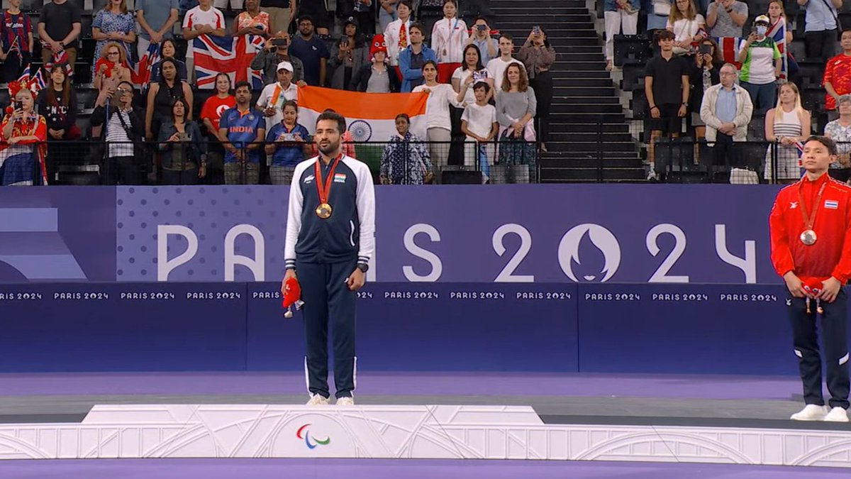 TheArvindPandey's tweet image. 🇮🇳 एक और स्वर्णिम सफलता !🥇
 
पेरिस पैरालम्पिक-2024 पैरा बैडमिंटन पुरुष एकल SL3 स्पर्धा में स्वर्णिम विजय पर प्रतिभाशाली नितेश कुमार (@Niteshnk11) जी को हार्दिक बधाई एवं शुभकामनायें !

#NiteshKumar | #Paralympics2024 | #Cheer4Bharat | #Paralympics