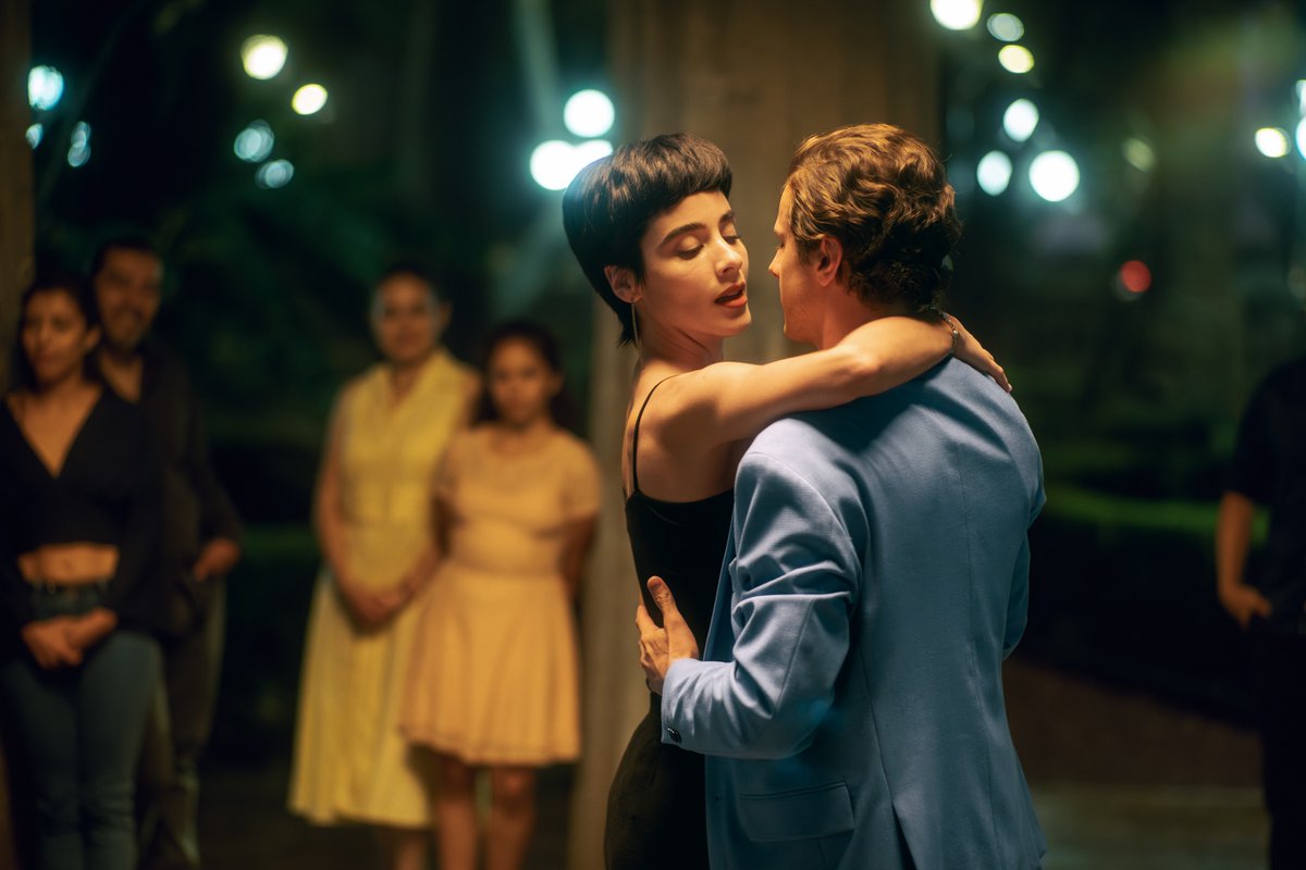 Esmeralda Pimentel, la brillante estrella de #CasiElParaiso 🎬 Descubre su impresionante actuación a partir del 12 de septiembre. ¡La espera termina pronto! #Estreno #GarantíaCinépolis 👑