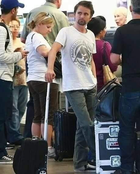 maria_nero's tweet photo. Sept 2 2013 #MuseHistory Matt waited (and waited) w/ Dom A to board a plane from #LAX to #Altanta for the gig at the Gwinnett Arena scheduled Sept 3rd.
#MattBellamy #AirportsSuck #WaitingInLine #musehistoricalsociety https://t.co/oHfyWf1oRk