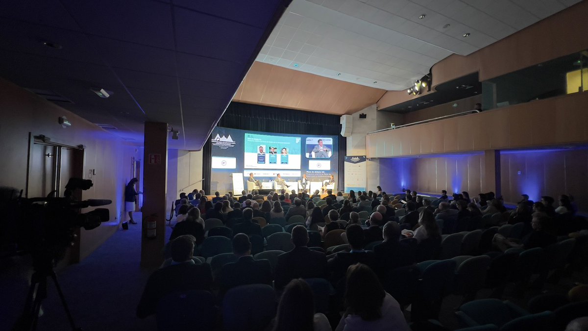 AMETIC (@ametic_es) on Twitter photo <a href="/jgbrustenga/">Jordi G. Brustenga</a> <a href="/dgipyme/">DGIPYME</a> <a href="/minturgob/">Ministerio de Industria y Turismo</a> <a href="/aursua/">Ana Ursúa</a> <a href="/AsociacionAin/">Asociación de la Industria Navarra AIN</a> <a href="/guillerdorron/">Guillermo Dorronsoro</a> <a href="/EzequielPremo/">Ezequiel Navarro</a> Hemos de hacer posible que se califiquen algunos proyectos como estratégicos, para que todas las Administraciones hagan lo posible para que no se escape fuera de España. Se está trabajando en una serie de pilotos para ver si esto funciona #santander38 <a href="/jgbrustenga/">Jordi G. Brustenga</a> <a href="/dgipyme/">DGIPYME</a> <a href="/minturgob/">Ministerio de Industria y Turismo</a> <a href="/aursua/">Ana Ursúa</a> <a href="/AsociacionAin/">Asociación de la Industria Navarra AIN</a> <a href="/guillerdorron/">Guillermo Dorronsoro</a> <a href="/EzequielPremo/">Ezequiel Navarro</a> Hemos de hacer posible que se califiquen algunos proyectos como estratégicos, para que todas las Administraciones hagan lo posible para que no se escape fuera de España. Se está trabajando en una serie de pilotos para ver si esto funciona #santander38