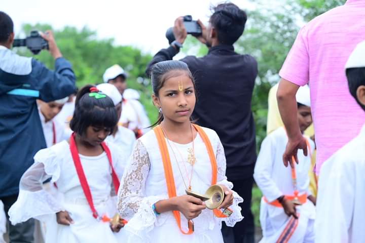 sambhajipatil77's tweet image. जन सन्मान पदयात्रा | मसलगा 📌

‘एकच ध्यास, मतदारसंघाचा शाश्वत विकास’ या बिरुदावर आधारभूत ‘जन सन्मान पदयात्रा’ मसलगा येथे पोहोचली. यावेळी मसलगा ग्रामस्थ टाळ मृदुंगाचा जयघोष करत यात्रेमध्ये सहभागी झाले. महिला भगिनींनी औक्षण करून यात्रेचे स्वागत केले.

या प्रसंगी दिलीपजी जाधव…