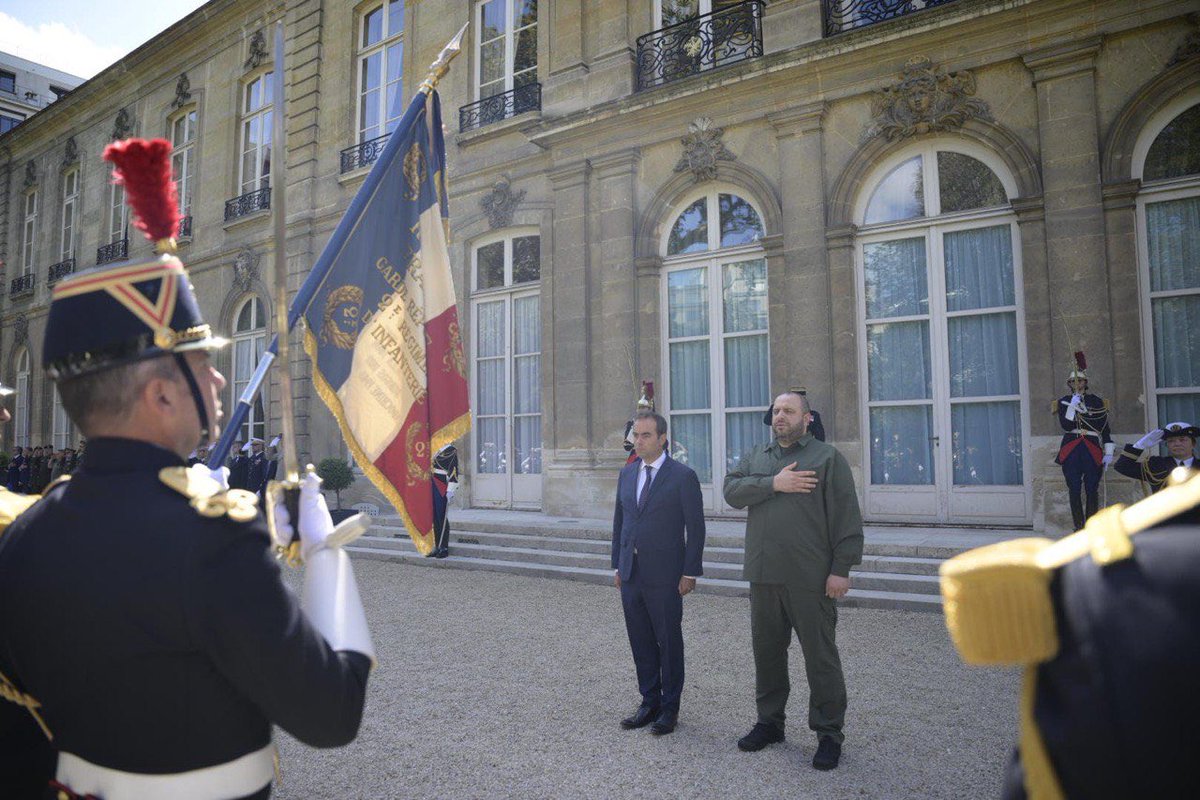 SebLecornu's tweet image. La France est endurante dans son soutien à l’Ukraine, pour lui permettre de se défendre face à l&apos;agression russe.

Avec mon homologue @rustem_umerov aujourd’hui à Paris pour partager l&apos;évolution de la situation sur le front et le suivi du soutien français à l&apos;Ukraine.