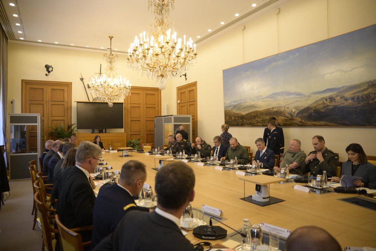 SebLecornu's tweet image. La France est endurante dans son soutien à l’Ukraine, pour lui permettre de se défendre face à l&apos;agression russe.

Avec mon homologue @rustem_umerov aujourd’hui à Paris pour partager l&apos;évolution de la situation sur le front et le suivi du soutien français à l&apos;Ukraine.