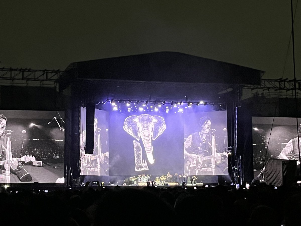 Homeroool's tweet image. Siempre es emotivo ver a Caifanes! Es de lagrimita, aunque Saul haya perdido gran parte de su voz #PoderosoWet