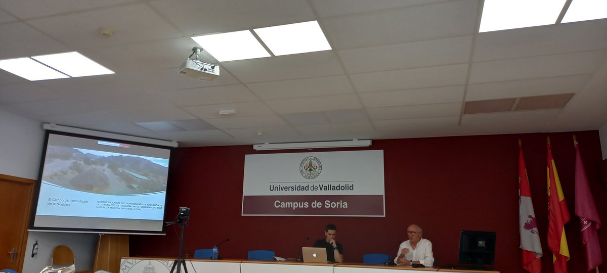Continuamos con la jornada de tarde con Antoni Bardavio y Sonia Mañé con " El cofre de la prehistoria, una propuesta didáctica del campo del aprendizaje de la Noguera en colaboración con el Geoparc Orígenes Unesco #EPACVIII <a href="/congresoepac/">EPAC</a>