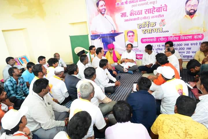 sambhajipatil77's tweet image. जन सन्मान पदयात्रा | आनंदवाडी गौर📍

आदर्श ग्राम असलेल्या आनंदवाडी गौर येथे जन सन्मान पदयात्रा पोहोचली. शेतकरी वर्गासाठी अत्यंत महत्त्वाचा असलेल्या बैलपोळा सण अत्यंत उत्साहाच्या वातावरणात साजरा करण्यात आला. गावातील मारुतीच्या मंदिराला वळसा घालून गावकऱ्यांनी काढलेल्या बैलांच्या…