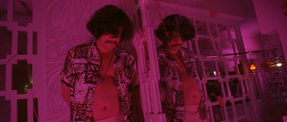 TheCinesthetic's tweet photo. Fear and Loathing In Las Vegas (1998) dir. Terry Gilliam https://t.co/T4JDvxV7SQ