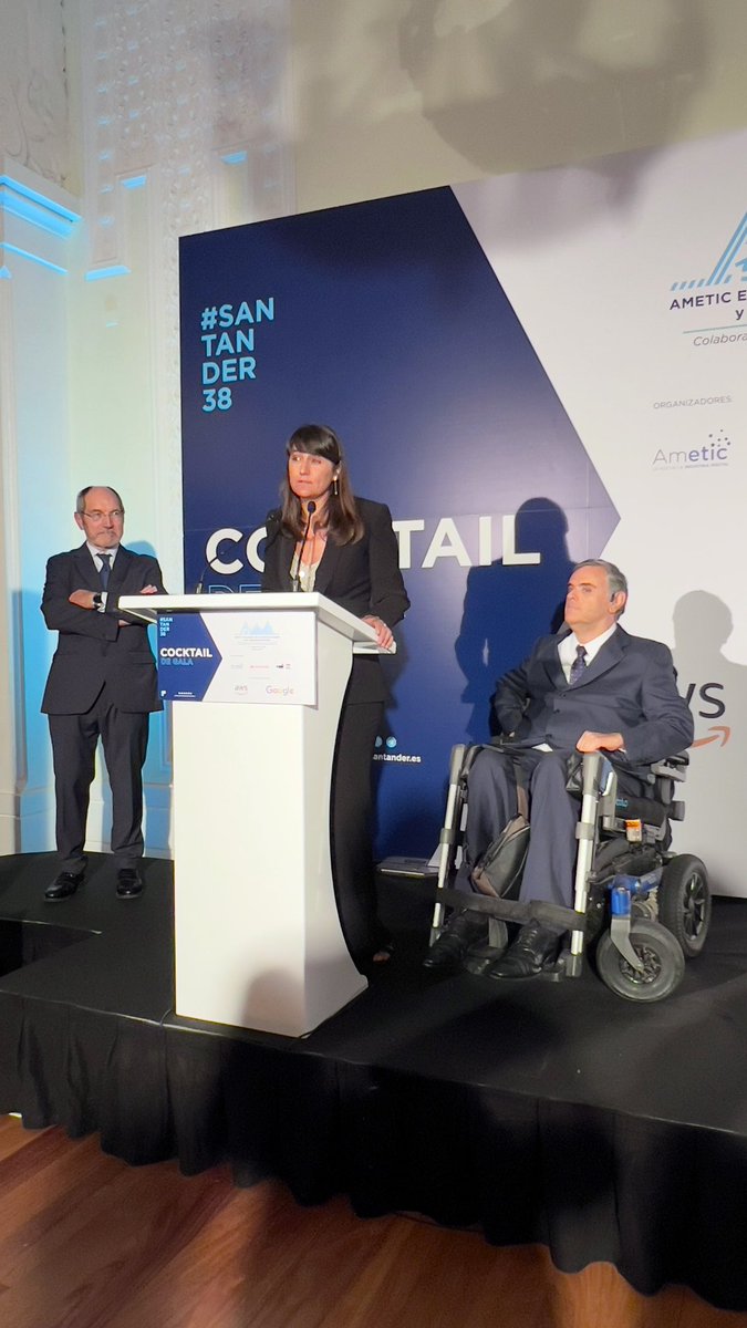 <a href="/awscloud_es/">AWS España</a> <a href="/miguel_escassi/">Miguel Escassi 🇪🇸🇪🇺</a> <a href="/GoogleES/">Google España</a> <a href="/HelenadeFuentes/">Helena de Fuentes</a> <a href="/Fundacion_ONCE/">Fundación ONCE</a> <a href="/JHernandezGalan/">Jesús HernándezGalán</a> Finalmente <a href="/mariagv/">M González Veracruz</a> da la enhorabuena a <a href="/Fundacion_ONCE/">Fundación ONCE</a> y <a href="/JHernandezGalan/">Jesús HernándezGalán</a> por recogerlo en nombre de la Fundación. Es un reencuentro para todo el sector, además de un momento inspirador para todos compartiendo experiencias e ideas #santander38