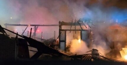 ksu0512's tweet photo. 데이트폭력 피해女, 불 질러 남친 살해…“안 그러면 내가 죽었다”

A씨, 5년 간 데이트 폭력 피해
남친 B씨와 술 마신 후 불 질러
재판부 “피해자, 고귀한 생명 빼앗겨” https://t.co/AwG4Wvfpmw