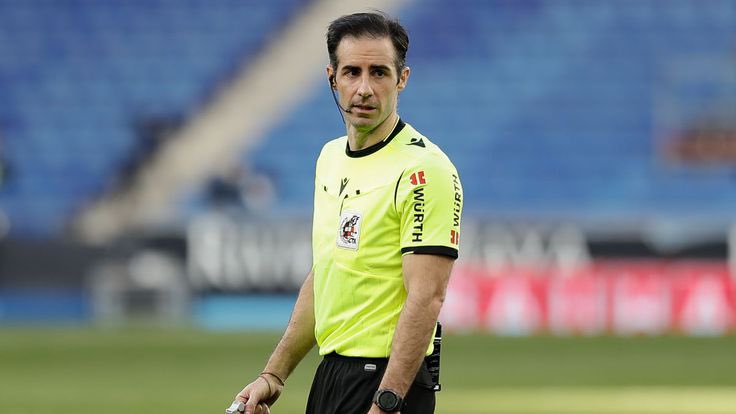 La apuesta de este hombre de hoy:

Córdoba vs Elche 

+1.5 Goles del Elche
+2.5 tarjetas amarillas para el Córdoba 
+15 faltas del córdoba 
+1 Penalti Elche

¿Cuanto habrá ganado?  
#LALIGAHYPERMOTION #LALIGAHighlights