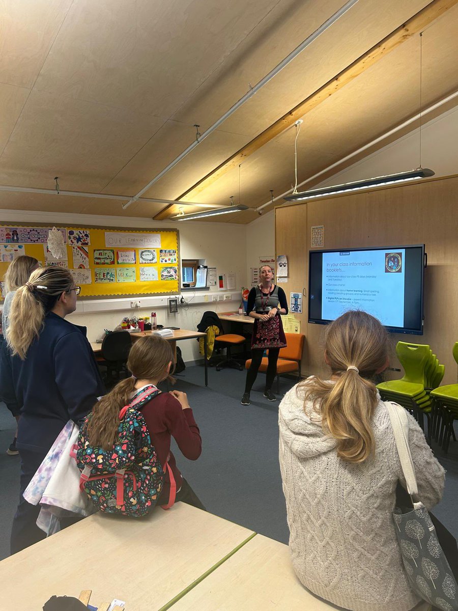 Our Meet the Teacher parent engagement event was a great success this evening with teachers talking about approaches to learning &amp; our HT/ DHT leading a session on school improvement.  Thank you to all who were able to attend. #partnershipworking <a href="/SBCEducation1/">SBC Education</a>