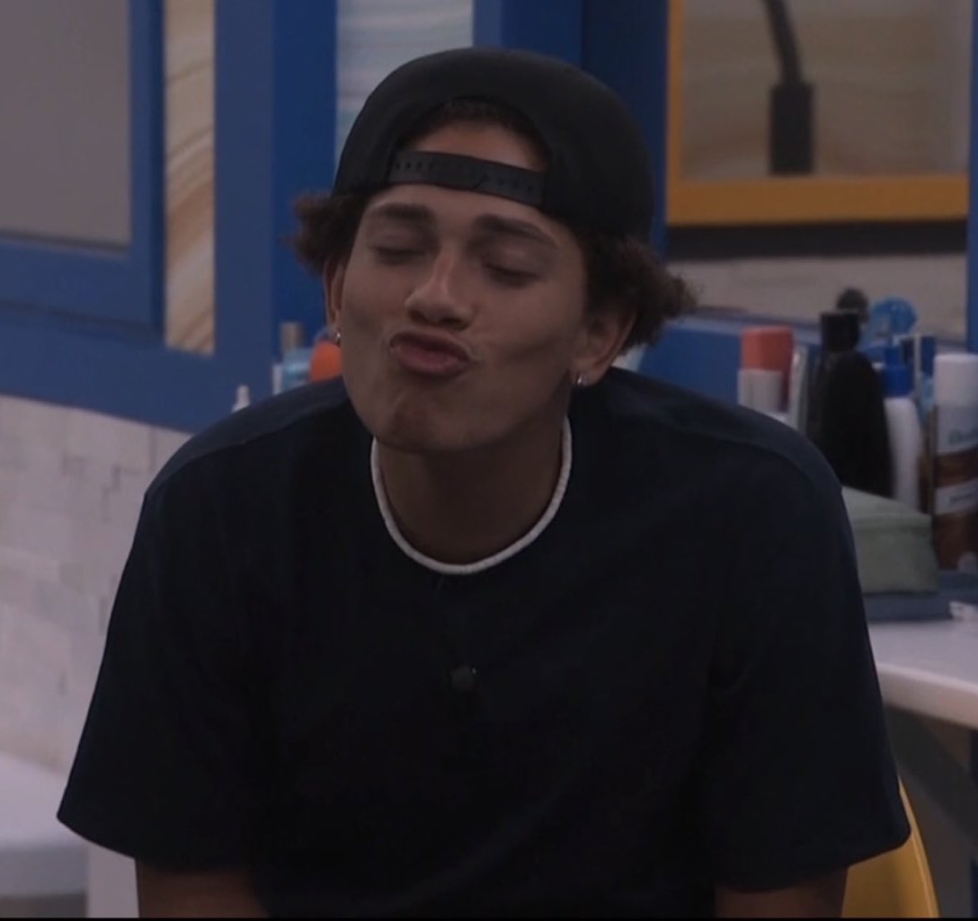 BB_Reax's tweet photo. blow/air kiss reaction pics 😘 #bb26 #bb25 #bb22 #cbb2 https://t.co/SwZfEOqOtw