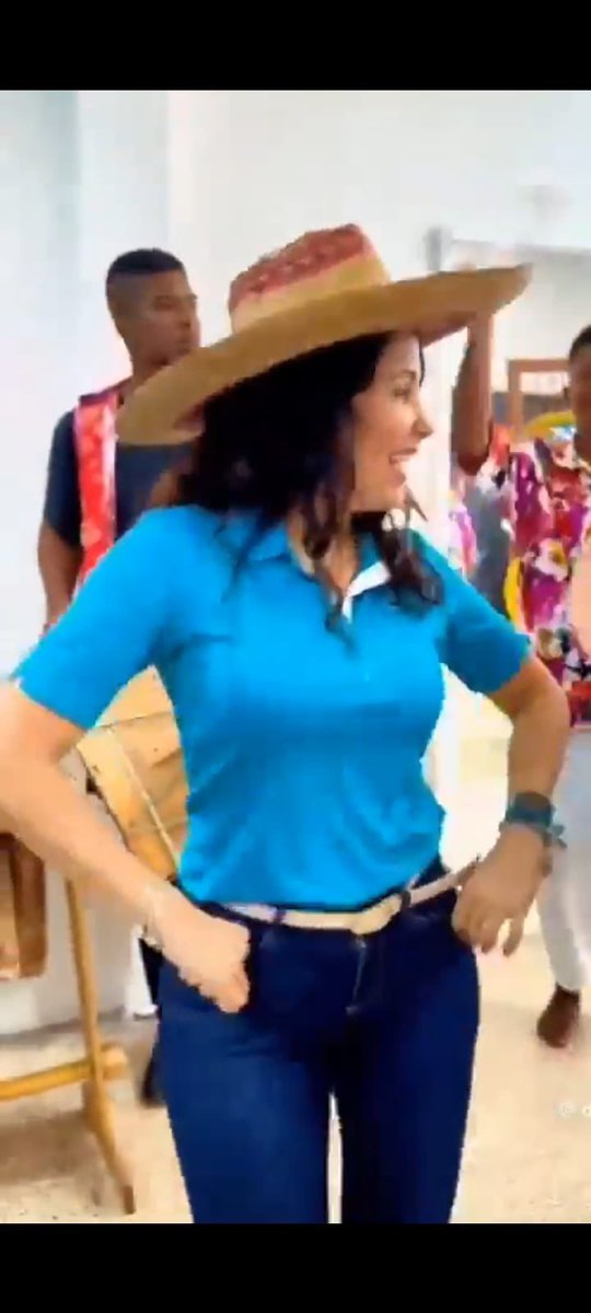 LLEVA BAILANDO POR TODO EL PAÍS, YA DESDE HACE 8 AÑOS!!  NO TRABAJA, NO ES JUBILADA!  SALE DE VIAJE, DE QUÉ VIVE?