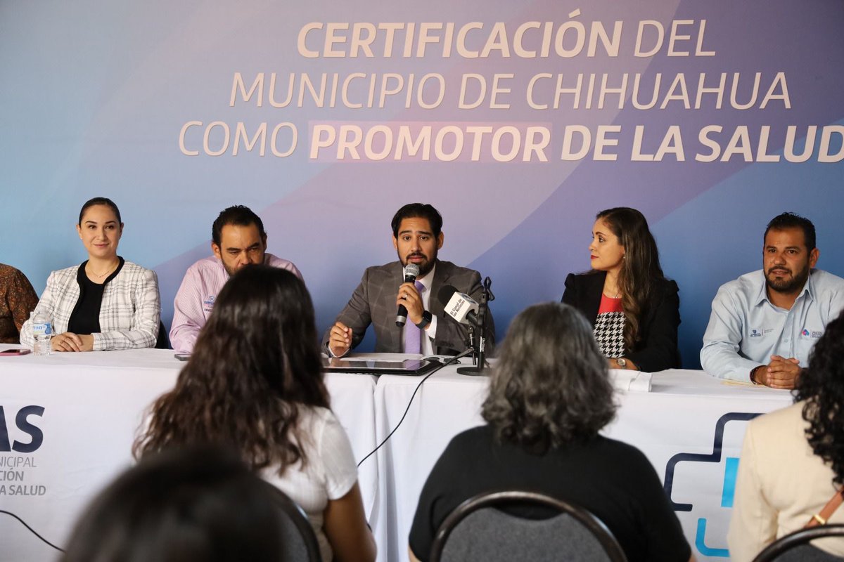 chihuahuampio's tweet photo. Gracias a los programas de salud a través del #IMPAS la Secretaría de Salud del Estado nos entregó nuevamente el certificado de “Municipio Saludable”✅🏥 y  reconoce a #ChihuahuaCapital en materia de salud pública.👩🏻‍⚕️🩺
#MarcoBonilla #3erInforme #SeguimosCumpliendoconResultados https://t.co/ZPLEGp35Zp
