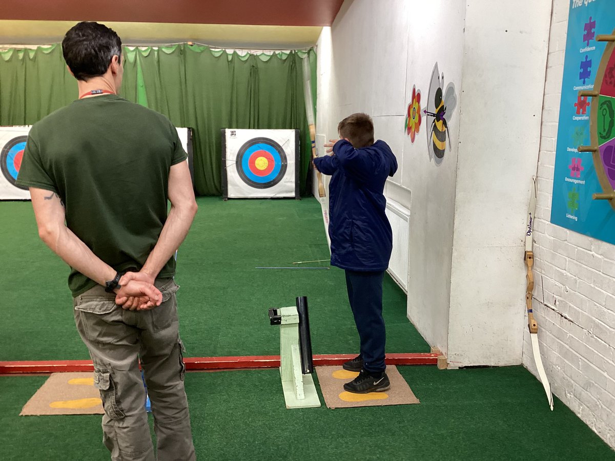 parkendprimary's tweet photo. When Robin Hood meets Robinwood πΉ #springgroup @RealRobinwood https://t.co/Z2ZTbIjGKr