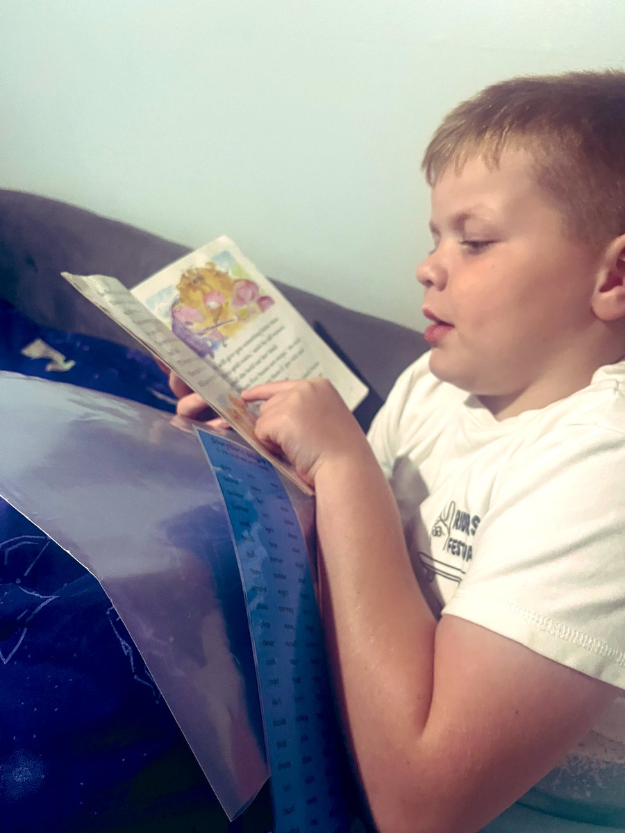 shellana123's tweet photo. @BantMrFindlay  Enjoying Jack and the beanstalk for some bed time reading. 📚 https://t.co/lUUOyO3TvT