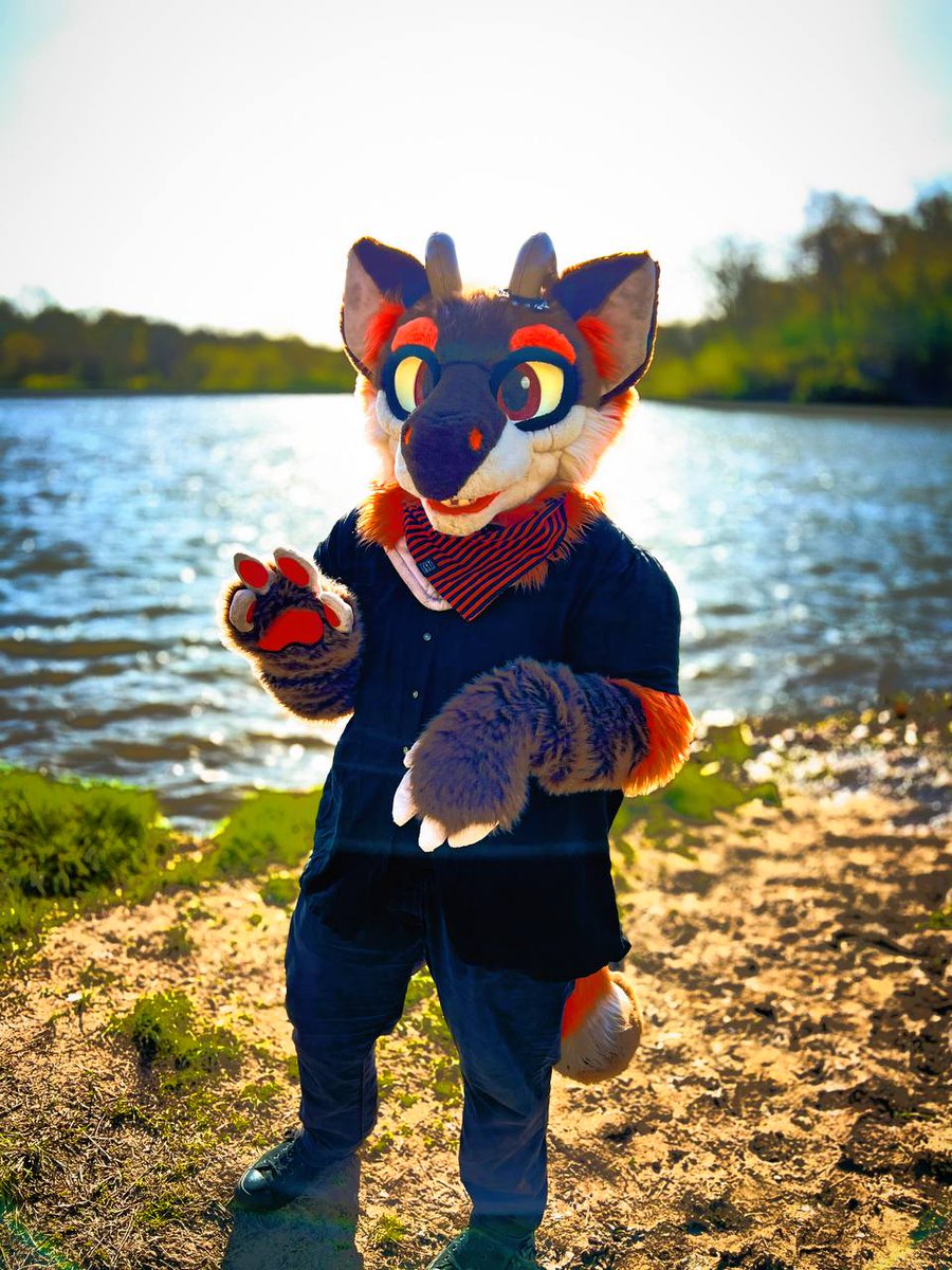 Here's mine! 🧡
📸: <a href="/luckyringtail/">Lucky Ringtail</a> (1)
📸: <a href="/Cosmic_Drake/">⟁Cðsmic༗ {⤬} SLT</a> (2)