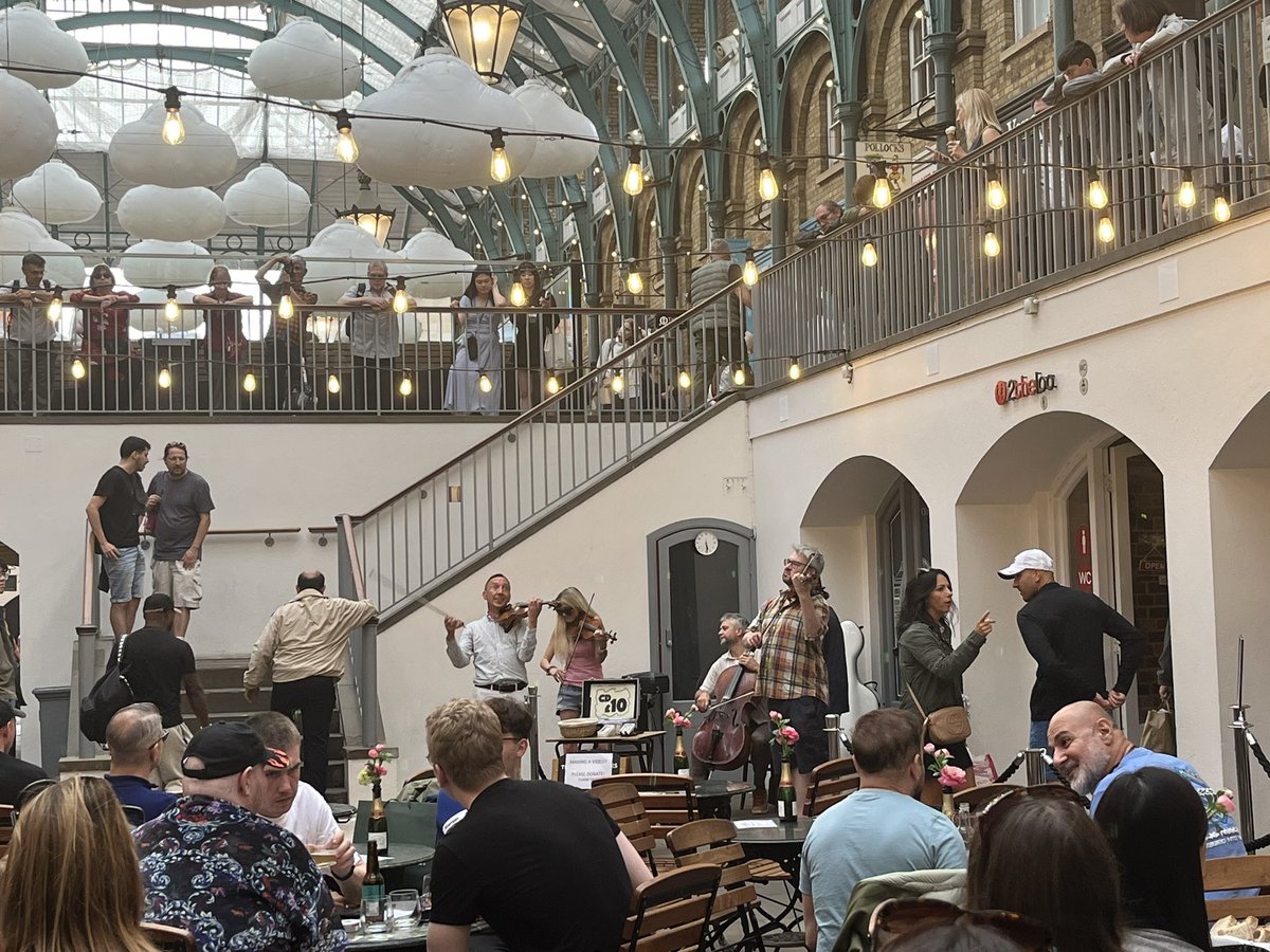 Something about chilling…. Like a of wine and great live music #CoventGarden Must stop drinking!