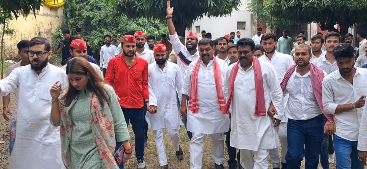 raftar_4up61's tweet photo. माननीय अरविंद सिंह गोप भैया जी, माननीय राजपाल कश्यप भैया जी व बड़ी बहन पूजा शुक्ला दीदी जी का बहुत बहुत धन्यवाद, आप लोगों का संघर्ष प्रेरणास्रोत है, हम सब रोज नई सिख लेंगे, व कमियों में सुधार लाएंगे।
@ArvindSinghGOPE
@DrRajpalKashyap 
@poojashukla04 https://t.co/orTFql7wS3