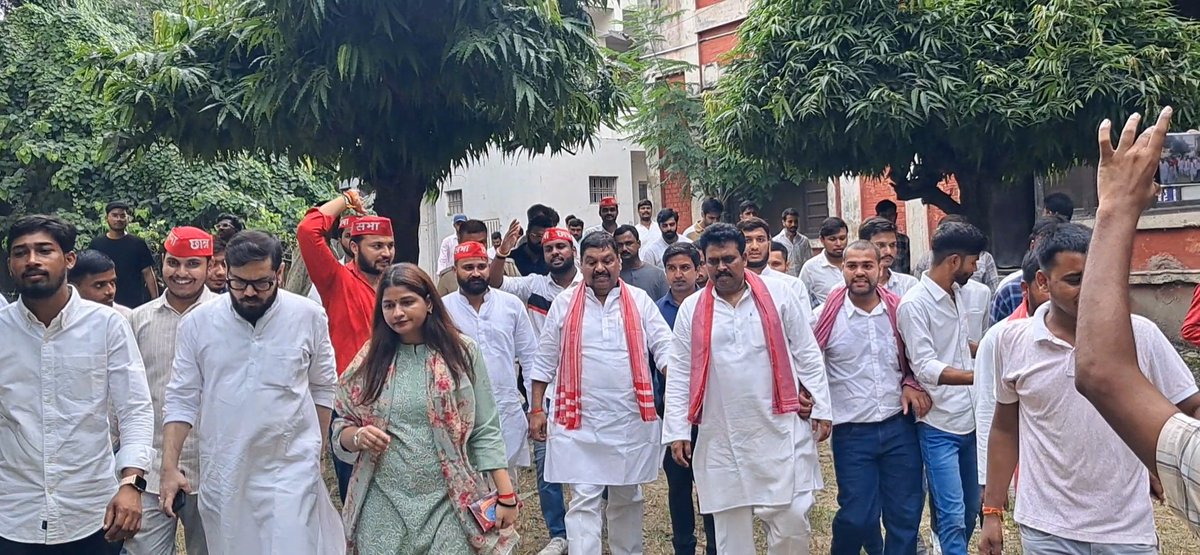 raftar_4up61's tweet photo. माननीय अरविंद सिंह गोप भैया जी, माननीय राजपाल कश्यप भैया जी व बड़ी बहन पूजा शुक्ला दीदी जी का बहुत बहुत धन्यवाद, आप लोगों का संघर्ष प्रेरणास्रोत है, हम सब रोज नई सिख लेंगे, व कमियों में सुधार लाएंगे।
@ArvindSinghGOPE
@DrRajpalKashyap 
@poojashukla04 https://t.co/orTFql7wS3