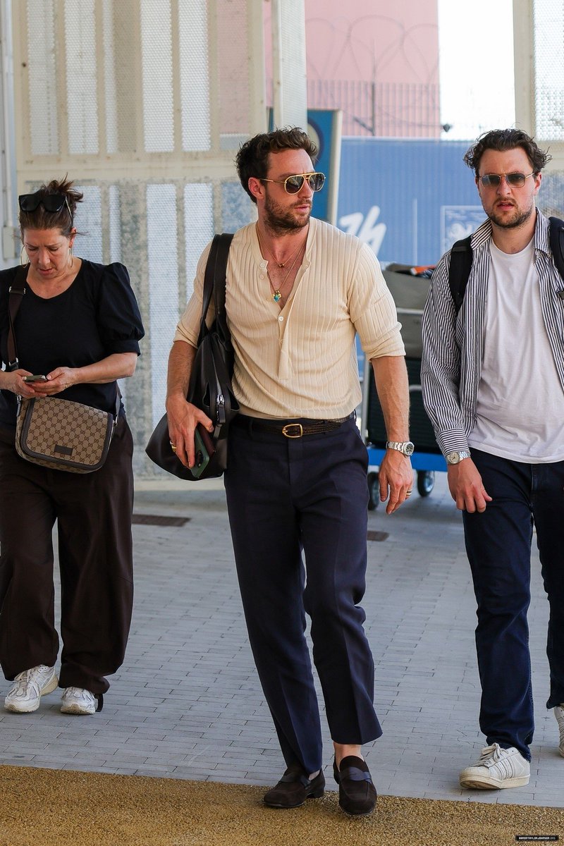 aarontjfancom's tweet photo. 📸 Aaron Taylor-Johnson leaving Venice on September 01.
🔗 https://t.co/VBh8W82amj https://t.co/iR9pumOGOM