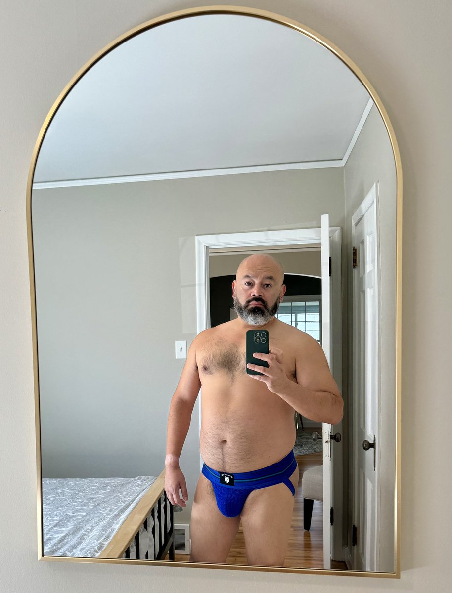 Making sure the new mirror is working. 
<a href="/Gruffpup/">Gruff Pup</a> keeping me cozy.