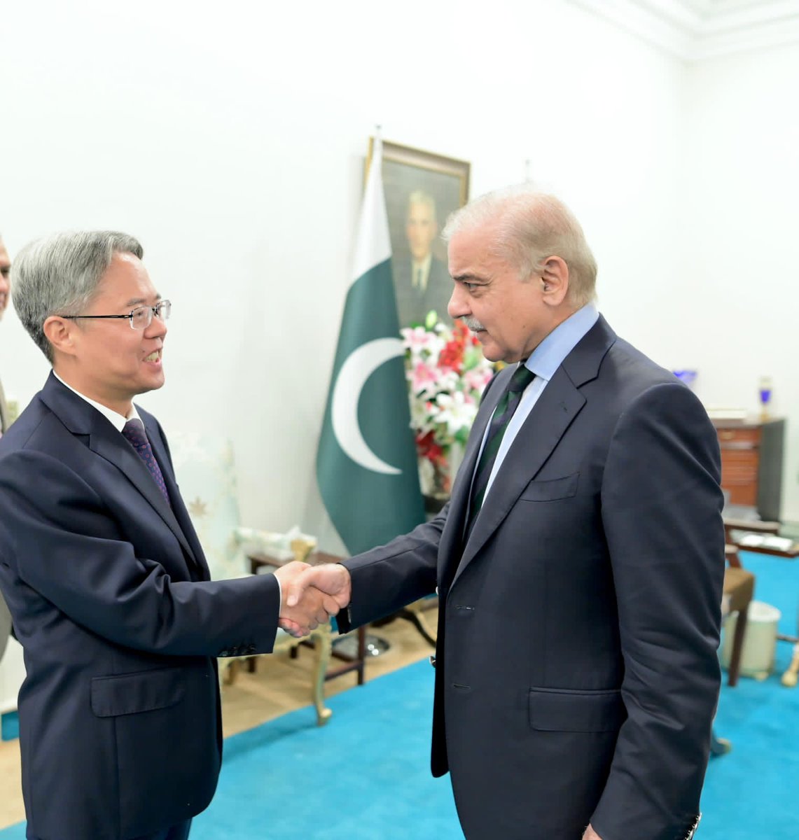 pmln_org's tweet photo. وزیرِ اعظم محمد شہباز شریف سے پاکستان میں تعینات چینی سفیر، جیانگ زیڈانگ (Jiang Zaidong) کی ملاقات
”پاک چین اسٹریٹجک تعلقات میں مسلسل بہتری اور چین پاکستان اقتصادی راہداری کی اپ گریڈیشن کے لئے مل کر کام کرنے کا چینی قیادت کا ویژن لائق تحسین ہے۔ پاکستان چین کے ساتھ انفارمیشن ٹیکنالوجی، مصنوعی ذہانت، جدید زراعت و دیگر شعبوں میں اشتراک کے فروغ کا خواہاں ہے۔“
~ وزیرِ اعظم محمد شہباز شریف