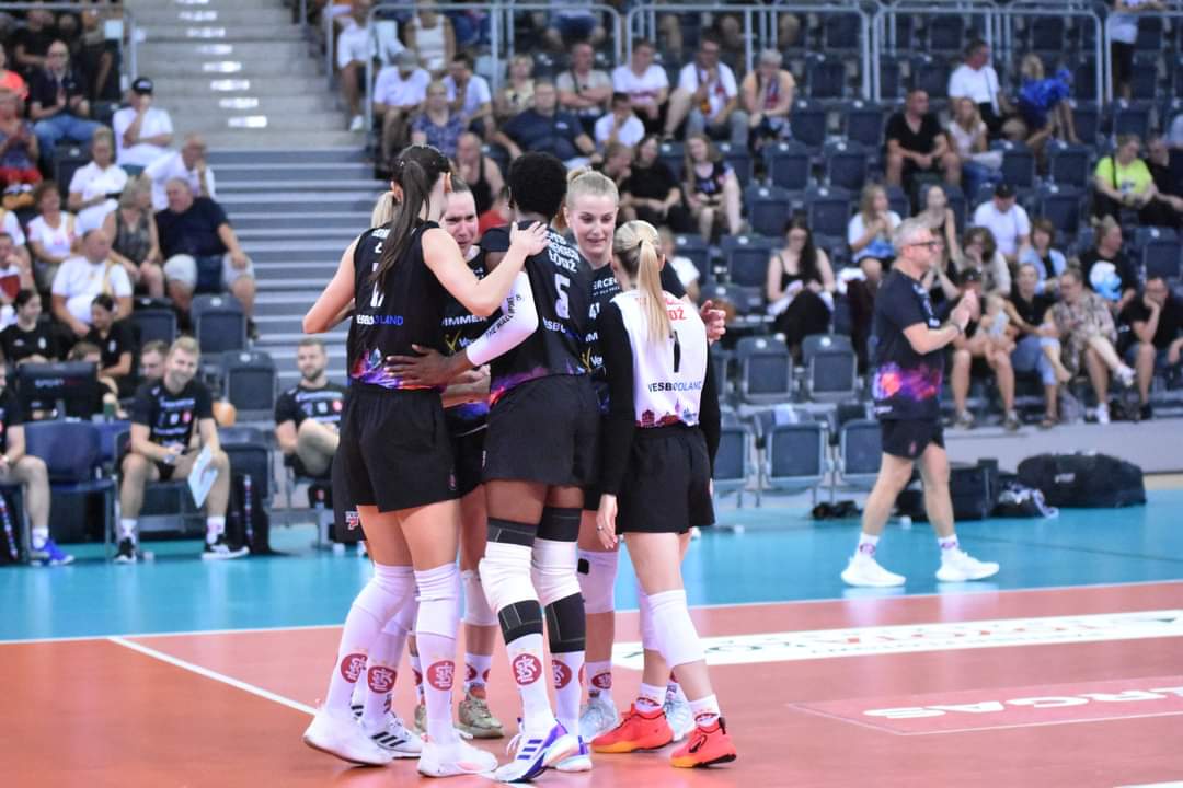 LKS_Commercecon's tweet photo. To będzie intensywny tydzień. Nasza drużyna rozegra aż trzy sparingi 🥵

🏐 4 września 🚌 z @ERadomka 
🏐 6 i 7 września 🚌 z ITA TOOLS Stal Mielec 

O wynikach poszczególnych meczów będziemy Was informować za pośrednictwem naszych social mediów 💻 https://t.co/dFWqODG1G6