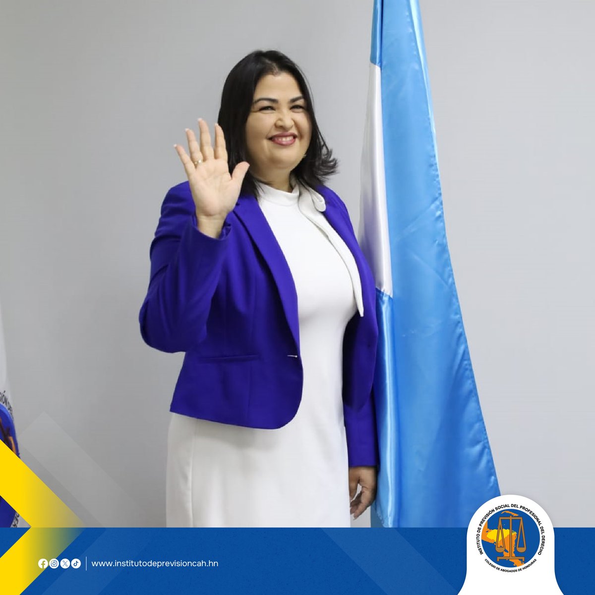 IPSPDHonduras's tweet photo. La Junta Directiva del Instituto de Previsión Social del Profesional del Derecho, presidida por el abogado Gustavo Rafael Solórzano Díaz, dio una cordial bienvenida a la abogada Gloria Patricia Pineda Leiva, quien fue juramentada por la Fiscal Vilma Aracely Ayala.

#IPSPD https://t.co/gZD2OsRHEP