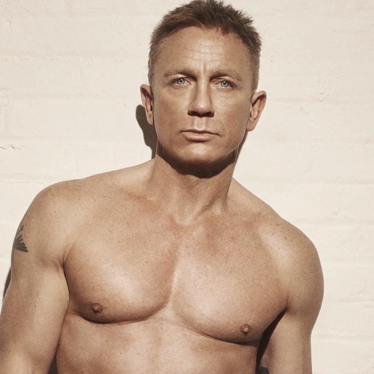 Omar Apollo reveals he has a sex scene with Daniel Craig for Luca Guadagnino’s upcoming film, ‘Queer.’