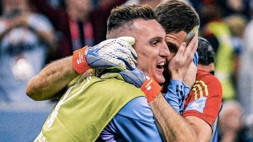 Los tuvo llorando por sus convocatorias durante 6 años mientras el mejor de todos lo banca y respeta como a pocos. Esto vale más que cualquier Mundial o Copa América que pudo ganar.